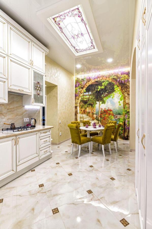 Rynok Square City Center Two Bedroom Apartment! Lviv Exterior foto