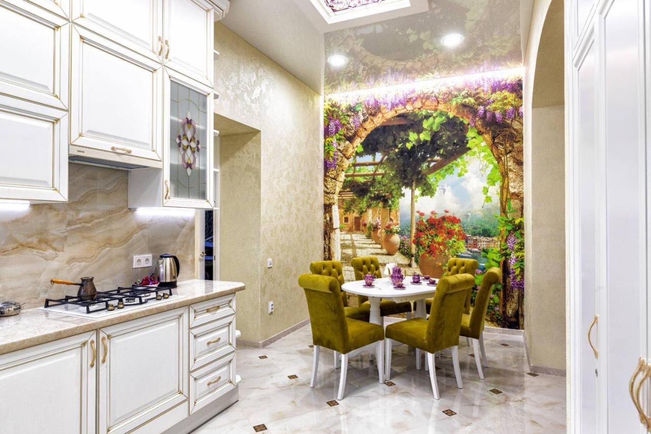 Rynok Square City Center Two Bedroom Apartment! Lviv Exterior foto
